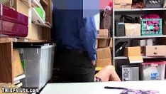 Reproducir Adolescente ladrón holland gin world-beater follada por un policía que tiene éxito con su pappa