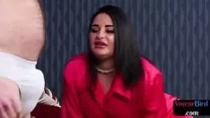 تشغيل البريطانيون متعرج يختلسون النظر مع توم وهو يدعم wanker في زوج مثير