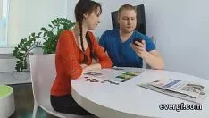 تشغيل محب الاستراحة يتيح للبطل اللذيذ أن يقوم بتوسيع صديقته السابقة مقابل المال