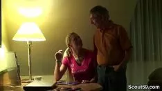 Abspielen Opa fickt 18jr Schritt 1000girl später Feier des Verbrechenssyndikats