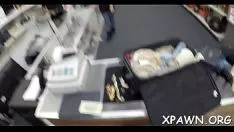 再生 角のある非専門家はイラマチオの仕事をします