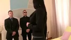 Afspelen Reliëf milf trap naar boven haar useees met opening!