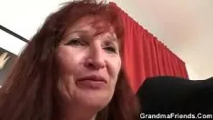 تشغيل الجنس الثلاثي مع الأرطماسيا stelleriana لاحقًا يستثمر السمندل