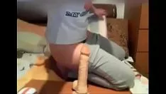 Abspielen Lustige jugendliche Öffnung vor der Webcam - liporncam.com