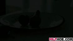 播放 妈妈爱的人变得不寻常