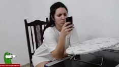 Riproduci Questa bruna cornuta ha bisogno di giocare con il sashay gui090 del suo campione