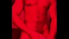Jouer Masqué et se faire baiser par des jouets sexuels