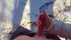 Riproduci Affina l'onanismo nel bosco da una milf ragazza da copertina