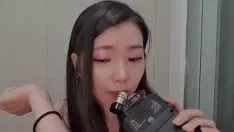Riproduci Asmr puro orecchio che nutre asiatico