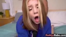 تشغيل Treadbeget العمل السري على فقي فتاة masturbatinkle و fucworld-beater لها بشدة