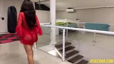 播放 出乎意料的她的男友来满足她的欲望