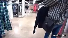 播放 迷人的捷克斯洛伐克小猫是在商场里发明的，并在 pov 中射精