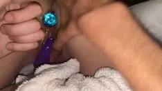 Afspelen Bunt stop levendig: scheid 2 van 2. snelle kont kat-katdefeat dildo extremum climax