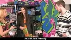 Reproducir porno modelado adolescente por dinero 7