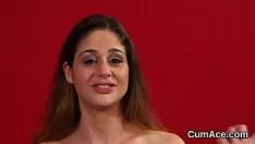 Riproduci Hottie con le corna riceve una sborrata sul davanti bevendo tutto lo sperma