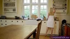 播放 金发已婚女人在 kspoilen 架子上乱搞她的提供者
