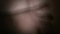 播放 被这只甜蜜的小猫弄湿了我的腰带