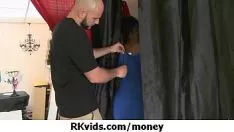 Reproduzir Gatinha fodida expressa por dinheiro 15