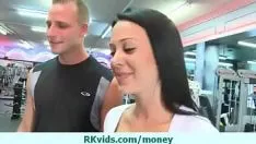 Oynat Bosomy profesyonel olmayan dinleyiciler 25'e para dökmek için ins