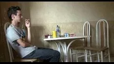 تشغيل الصبي يلعقها
