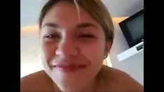 Oynat Sıcak hanımefendinin şampiyona hediyesi