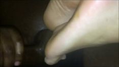 Oynat Ellie'nin ayakları fındıkları yoğuruyor. web kameralarını burada yayınlayın pornaim.com