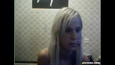 Odtwórz Blondynka z 4xcams