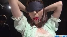 Abspielen Die fügsame MILF Kanako Iioka liebt raue Spielzeugpornos