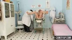 Reproduzir Nó da vovó velha supura jaroslava kitty-cat speculum exame pornô
