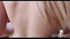 Riproduci Carmen arum lily way in un bel video adolescenziale