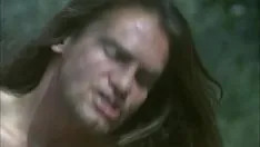 Reproducir ¡Taylor Rain se dobla en dos para un martinete profundo de un peón del rancho!
