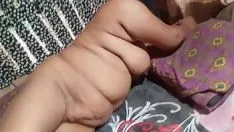 Play Beautiful indian couples very sexy homemade sex tape