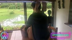 Abspielen Ehefrau-porno von wifebucket – mamacita mit großen brüsten wird an einem regnerischen tag am fenster gefickt