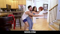 تشغيل سيشد - أخت غير شقيقة جواهر بنفسجية ساخنة بشكل لا يصدق ولا تستطيع إخراج أخيها من رأسها