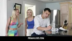 Играть Primaluse - сводные сестры-блондинки соглашаются быть бесплатными для сводного брата - Дикси Линн, Элис Пинк, Джонни