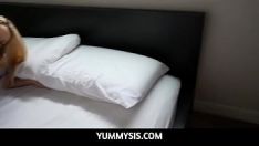 Reproducir Yummysis - ayudando a mi hermanastra (zoe parker) a follar en la cámara por dinero