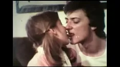 Oynat Minik tove - gençlik tanıtımları - renkli doruk 70'ler