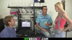 Abspielen Tschechisches Teenie-Blondine sehnt sich nach Hardcore-Muschi-Lecken und Reiten
