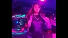 Reproduzir Belti naidu amando em um pub separado-1