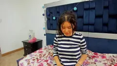 Afspelen Alice Love's Dildo Play: Hot Teen zuigt en neukt tepels op Chaturbate