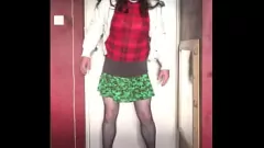 Putar Sissy Crossdresser dengan pakaian unisex turun dan kotor - bi seksual porn