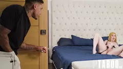 تشغيل تم القبض على زميل الغرفة المتشددين: Petite Milf Lauren Phillips & Air Thugger في لقاء شنيع