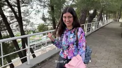 Jouer Le pick-up de rue tourne Kinky: les lunettes d'adolescents sont enduites de sperme