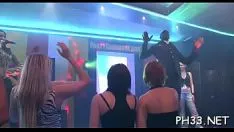 تشغيل يتم وضع Missy's الصغيرة في الهراوة بشدة من قبل الرجل المتقيّح في Fanny و Kitty-Cat قريبًا بما فيه الكفاية