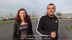 Afspelen Het is voldoende voor deze edelvrouw om een ​​sashay te zien om gehoornd te worden