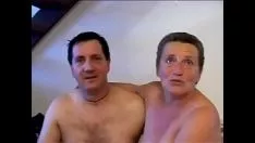 Reproducir Nudo de abuela con cuernos penetra con consolador devoto de la juventud
